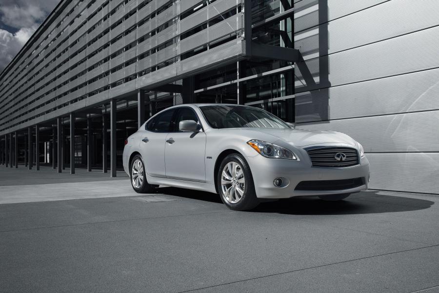  Infiniti M35 Hybrid 2011 года  (фото 12 из 13)